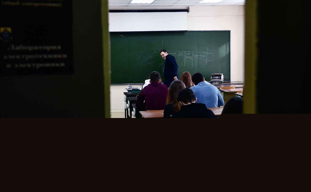 Эксперты оценили предложение Мединского об отработке для выпускников-бюджетников